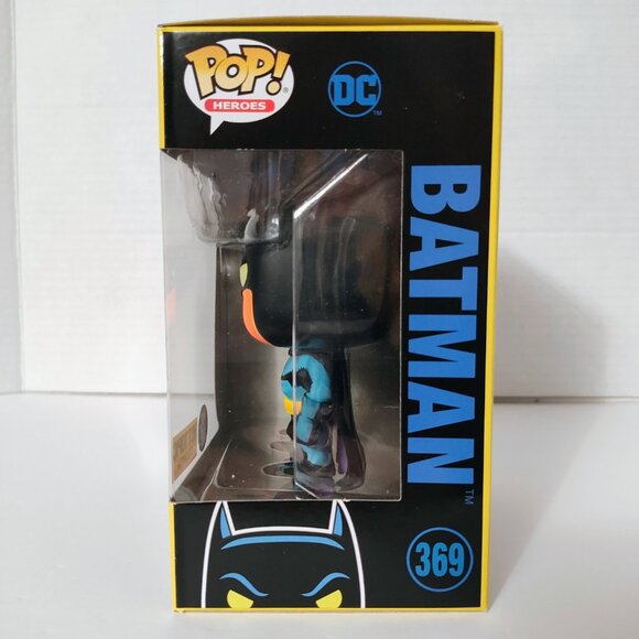 Funko Pop - Black Light Glow Batman (Hot Topic Exclusive) - #369 - Picture 3 of 7